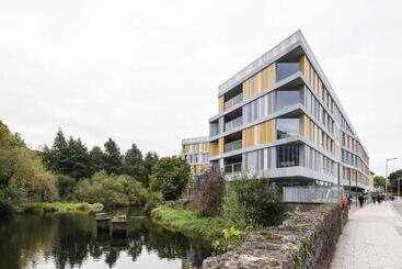 هتل آپارتمان Yugo Explore   Amnis House