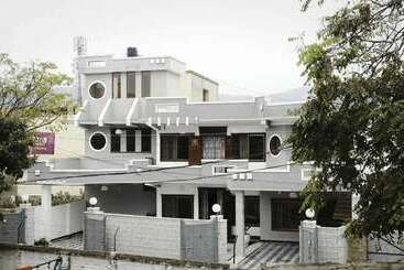 هتل Tulip Guest House