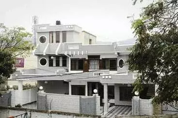 هتل Tulip Guest House