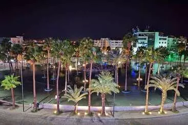 ホテル Maswada Plaza