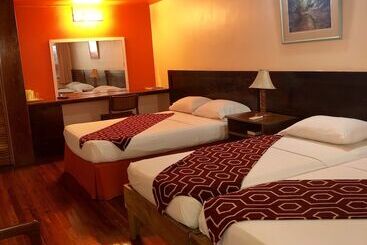 هتل Monique S Guesthouse