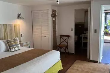 Pension Boutique La Perouse