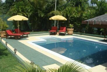 Hotel Jacks Bed And Breakfast