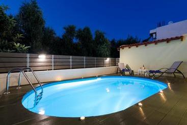 شقق خاصة سياحية Amarlia Villa