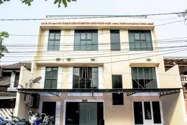 ペンション W Home Express Tebet