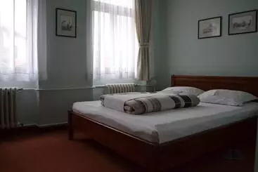 تختخواب و صبحانه Ada