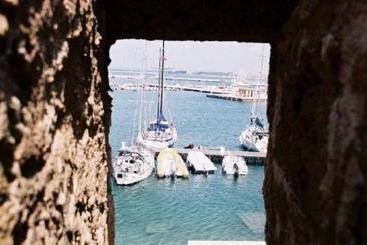 تختخواب و صبحانه Big Fish Alghero Guesthouse