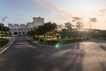 هتل The Competent Palace