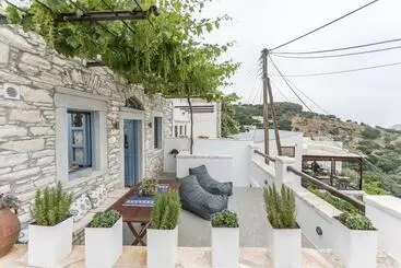 Appartements touristiques Traditional Inn Pirethron