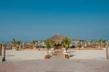 هتل Umm Al Quwain Beach