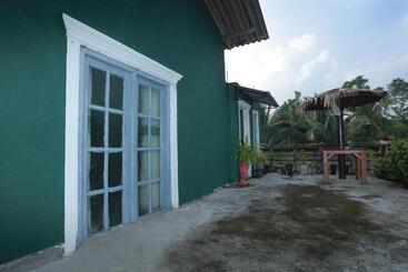 Chalet Galle Paradise Inn