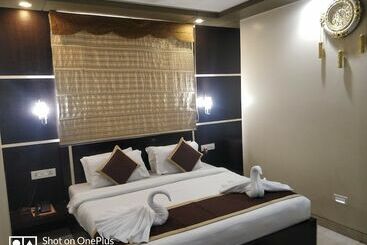 Hotel Jinendra Palace