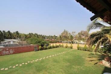 בית מלון כפרי Stay By The Way By Oyo Rooms