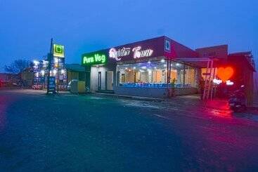 Otel Treebo Winter Town Venna Lake