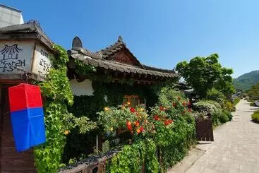 Majatalo Gyodong Salrae