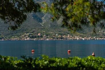 ツーリストアパートメント Apartments Miramar