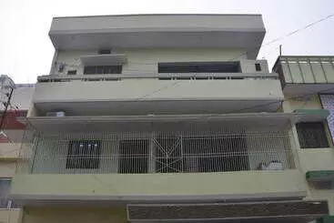 Hotelli Varanasi Stays By Oyo Rooms