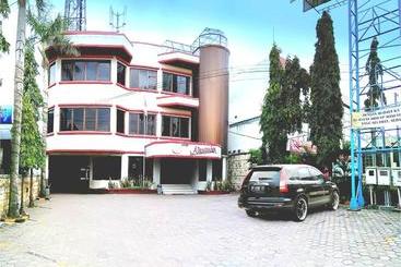 Alexander Hotel Tegal