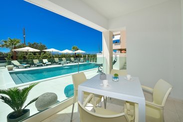 ツーリストアパートメント Luxury Apartments Villa Arta