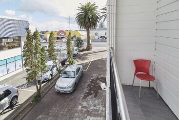 Motel Three Palms Lodge