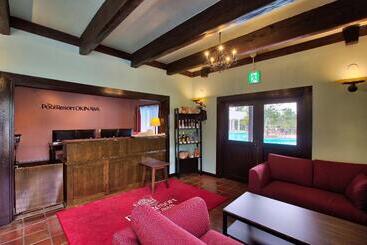 בית מלון כפרי The Pool Resort Okinawa