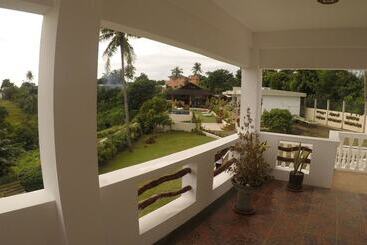 شقق خاصة سياحية Monkey Beach Dive Resort