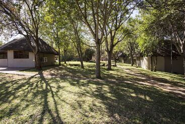 هتل Nyati Safari Lodge