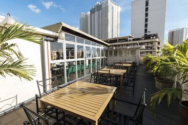 Hotel Reddoorz @ Chino Roces Makati