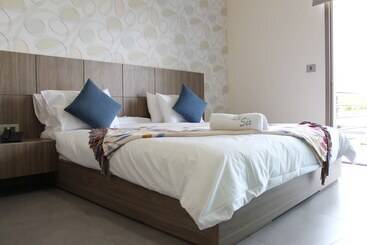 Le Six Hotel And Resort