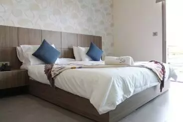 Le Six Hotel And Resort