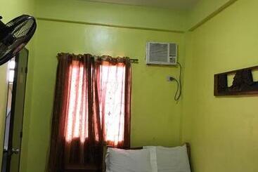 Pension Luis Bay Travellers Lodge