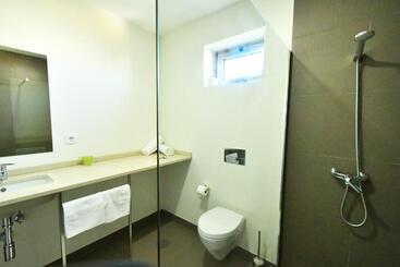 膳宿费 Surfivor Surf Camp