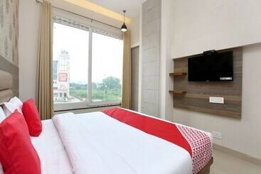 Hotel Clg Grand By Oyo Rooms