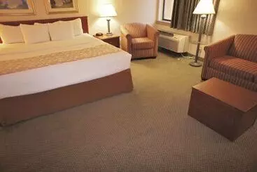 هتل La Quinta Inn By Wyndham Indianapolis Airport Executive Dr