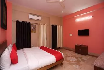 Hôtel Super Collection O Sara Grand Near Ram Manohar Lohia Hospital