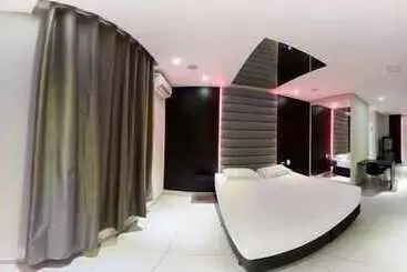 Plaza Motel