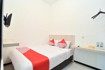 Hotel Oyo 1060 Rungkut Mejoyo Selatan