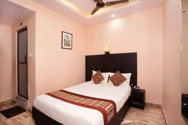 هتل Atithi Home By Oyo Rooms