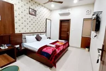 Hotel Babylon Regency, Opp Krishna Janmasthan Temple