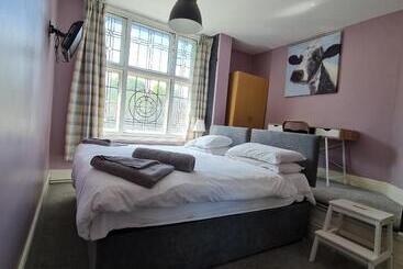 Otel Mad O'rourkes Pie Factory