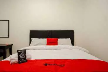 Hotel Reddoorz @ Losari Area 2