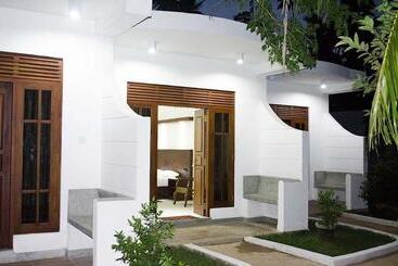 Hotel Suwa Arana Resort