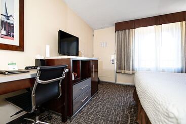 Отель New Hope Inn & Suites