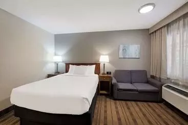 Hotelli SureStay Plus by Best Western Woodbury Inn