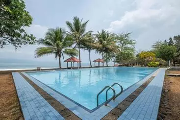 Hotel Oyo 951 Cempaka Ratu Beach Resort