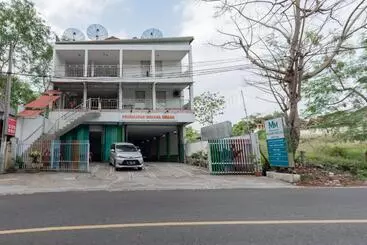 Hotel Reddoorz Syariah At Pantai Pelabuhan Ratu