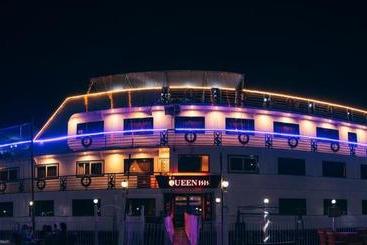 هتل Queen Isis Floating