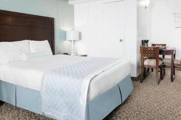 Отель Capri Laguna On The Beach  A Boutique