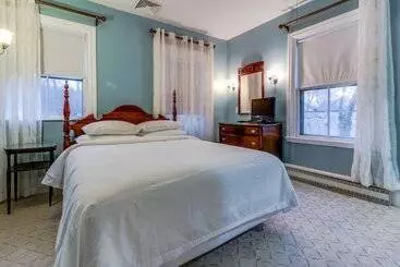 هتل Captain Lawrence Inn