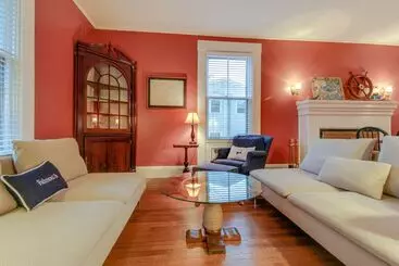 فندق Captain Lawrence Inn